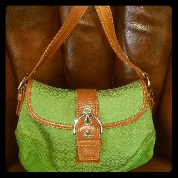 Authentic Coach purse in green signature print - Picture 1 of 3